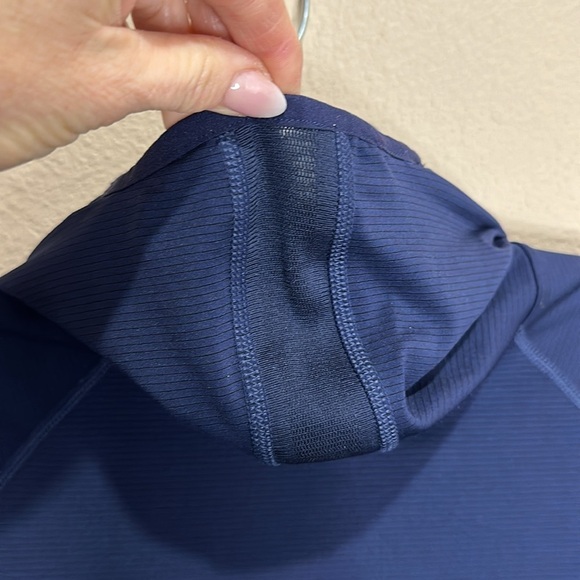 UNDER ARMOUR Ladies’ Cold Gear No Breaks Balaclava Running Hoodie, Size M, EUC - Picture 5 of 11